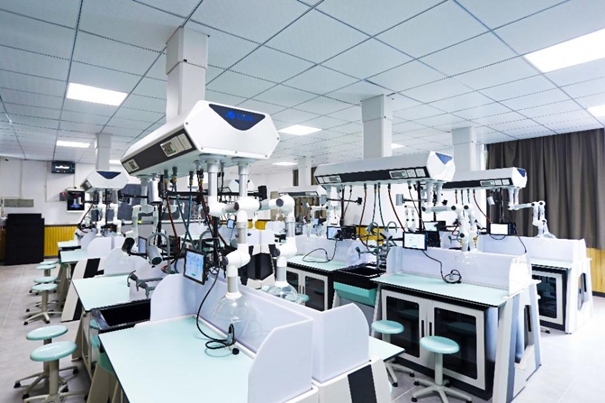 1645005646581546.jpg 教學(xué)設(shè)備進口報關(guān)_副本.jpg